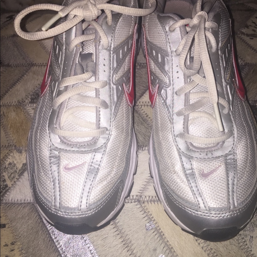 Nike shoes - Picture 3 of 6